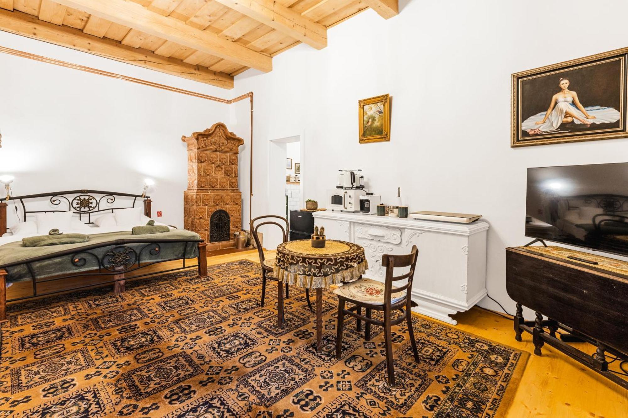 Sovi Dom- Historicke Apartmany Z 19 Storocia, 4Km Od Banskej Stiavnice Svaty Anton Exterior photo