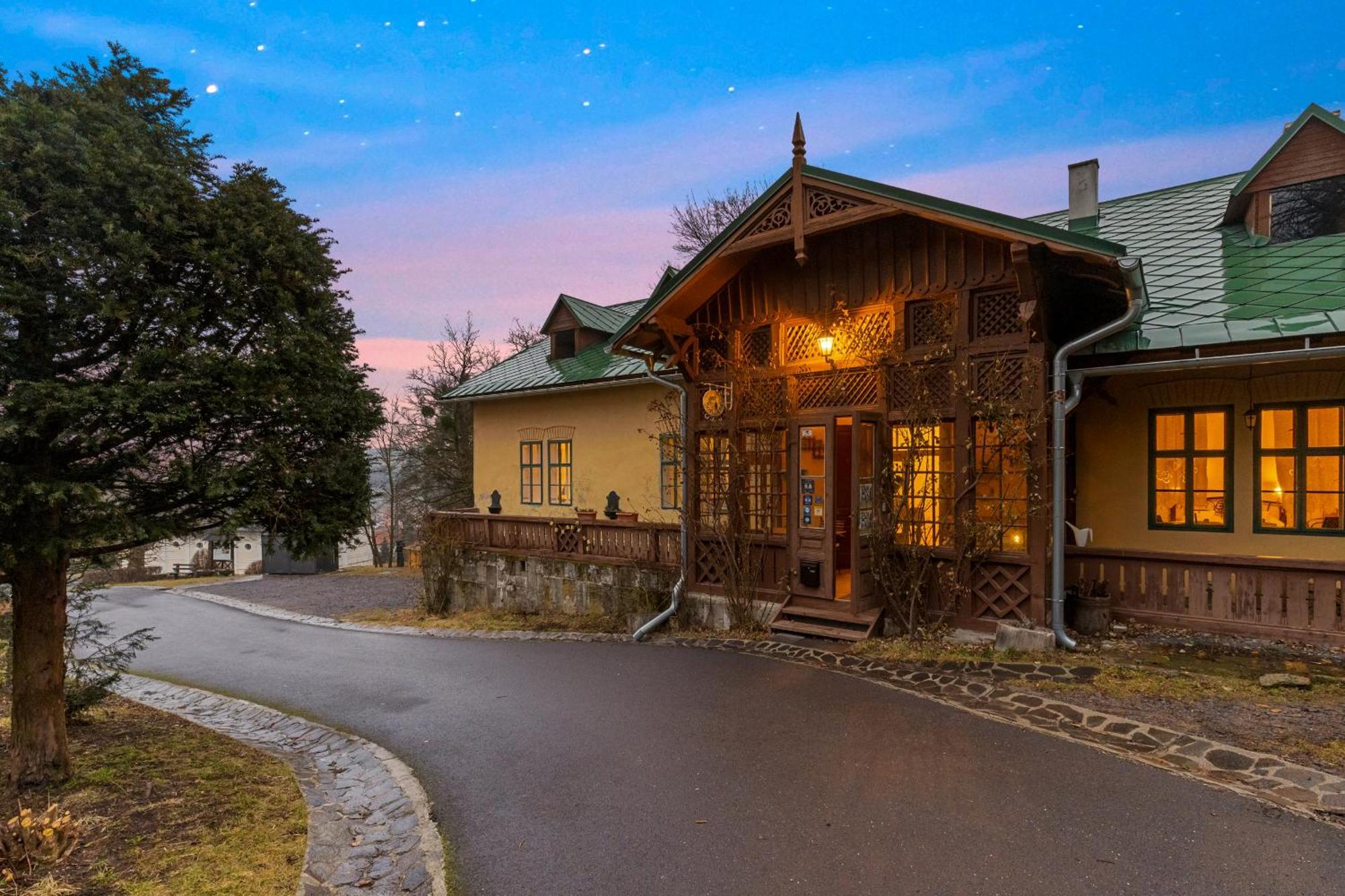 Sovi Dom- Historicke Apartmany Z 19 Storocia, 4Km Od Banskej Stiavnice Svaty Anton Exterior photo