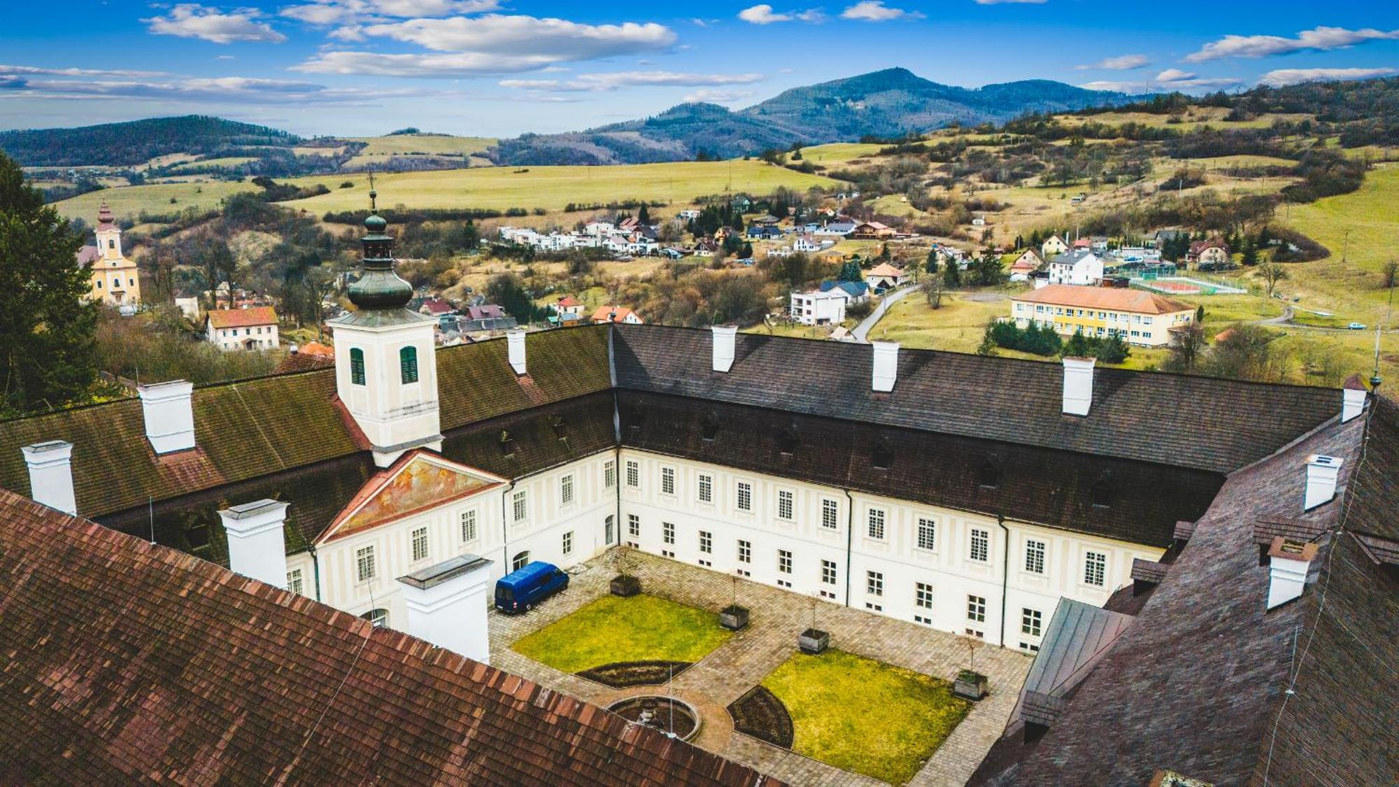 Sovi Dom- Historicke Apartmany Z 19 Storocia, 4Km Od Banskej Stiavnice Svaty Anton Exterior photo