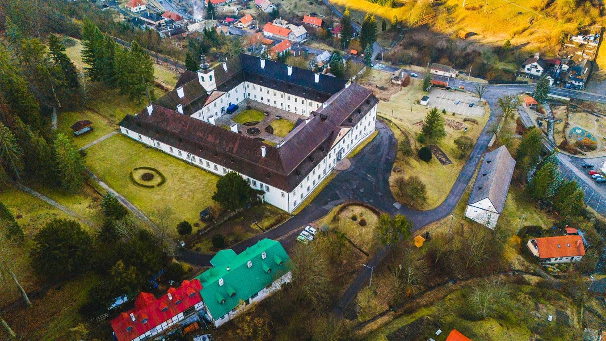 Sovi Dom- Historicke Apartmany Z 19 Storocia, 4Km Od Banskej Stiavnice Svaty Anton Exterior photo