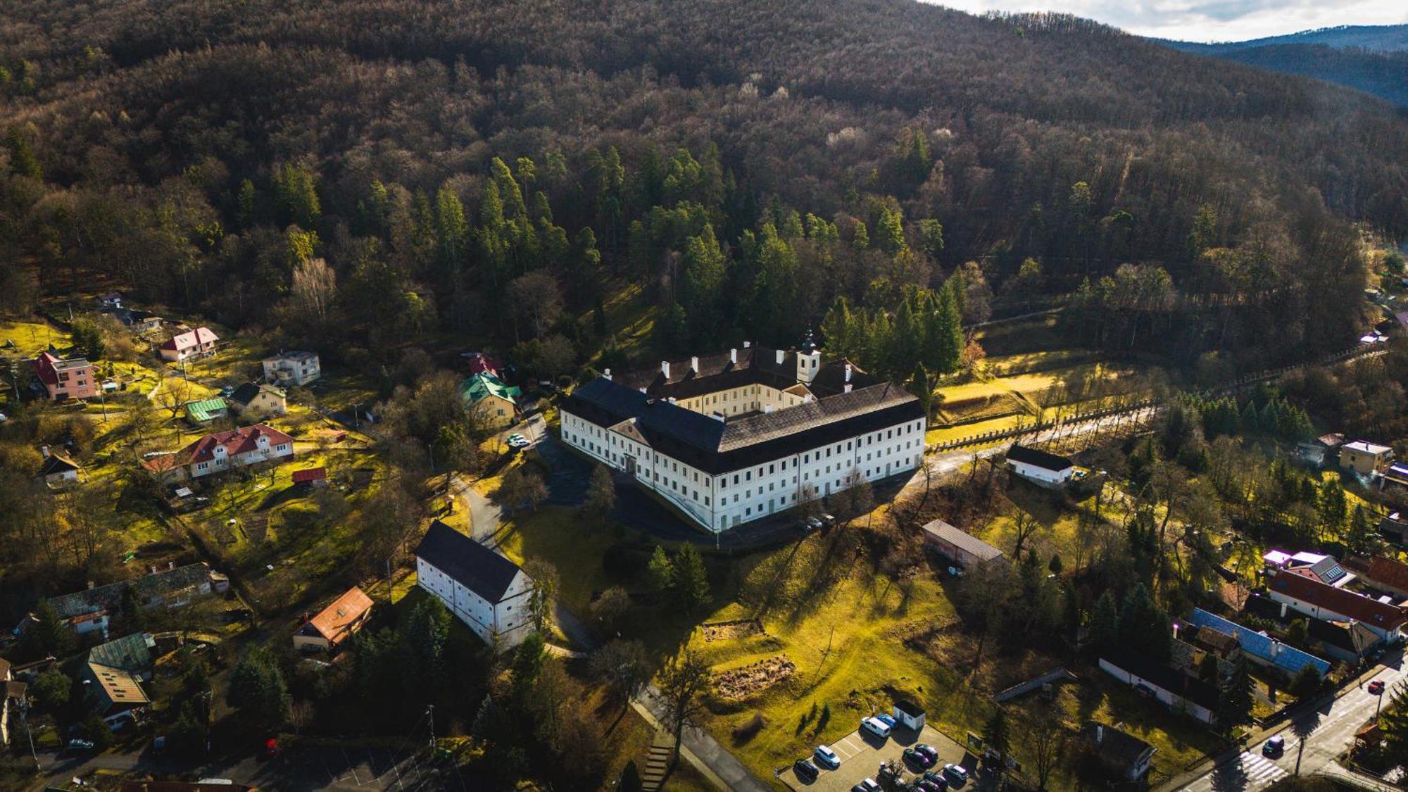 Sovi Dom- Historicke Apartmany Z 19 Storocia, 4Km Od Banskej Stiavnice Svaty Anton Exterior photo