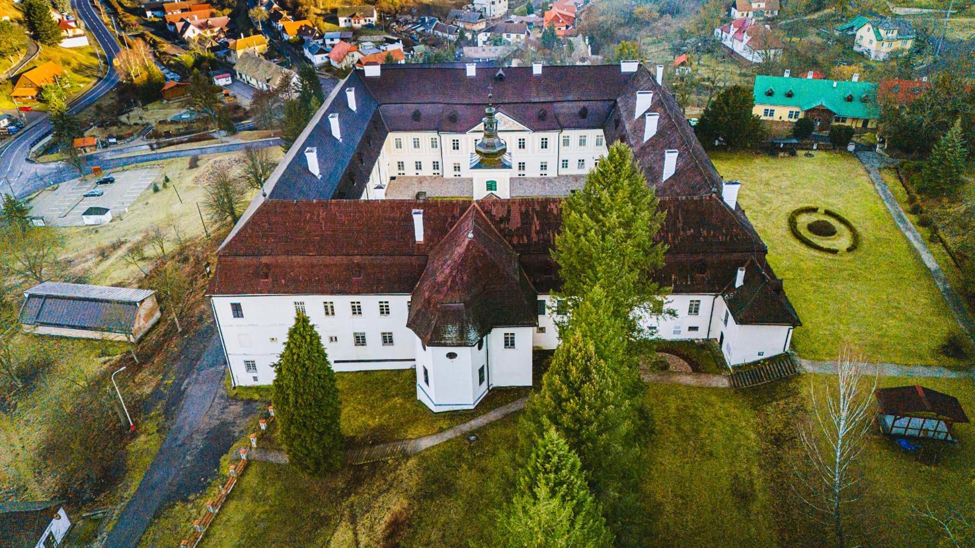 Sovi Dom- Historicke Apartmany Z 19 Storocia, 4Km Od Banskej Stiavnice Svaty Anton Exterior photo