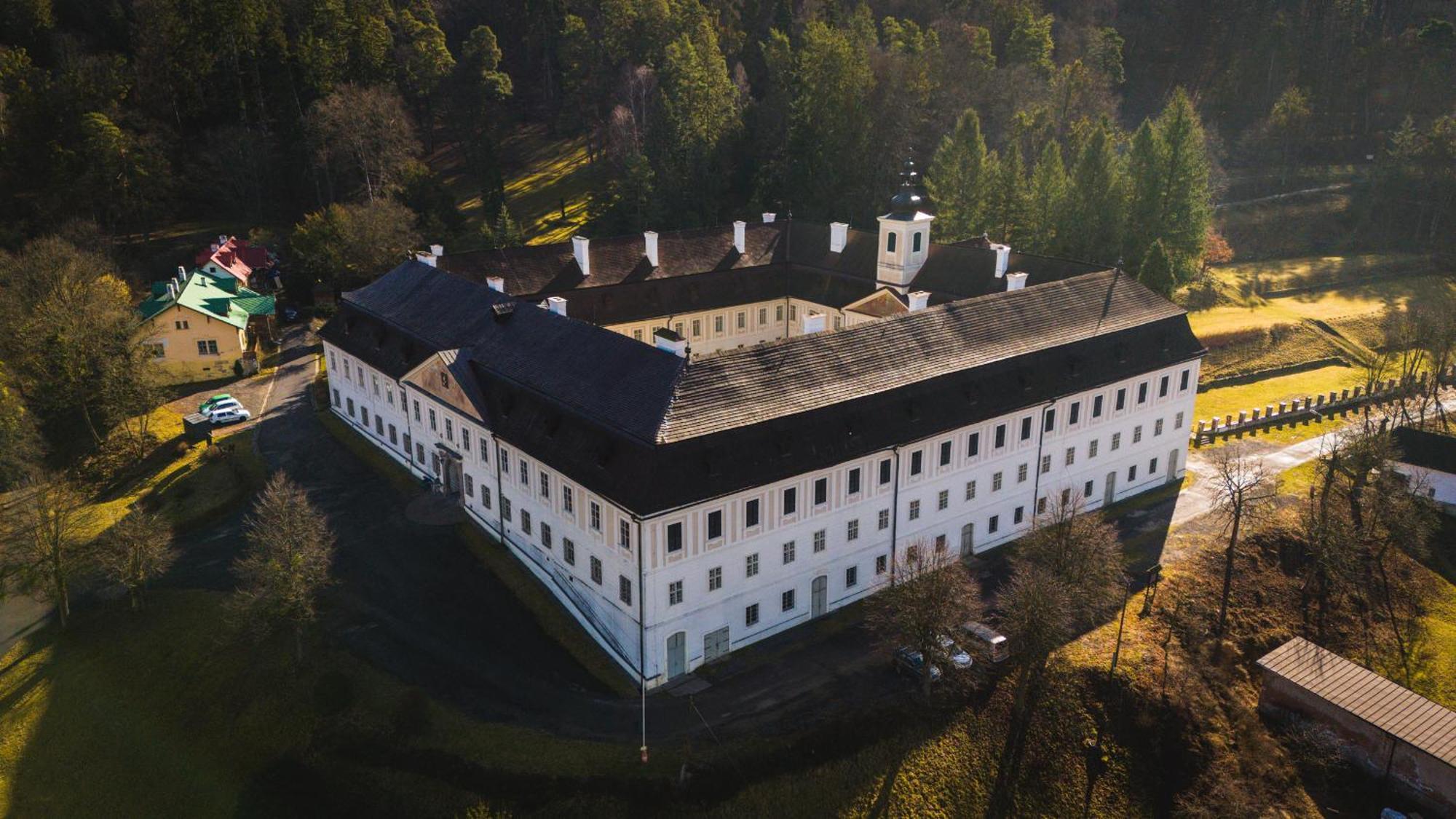 Sovi Dom- Historicke Apartmany Z 19 Storocia, 4Km Od Banskej Stiavnice Svaty Anton Exterior photo
